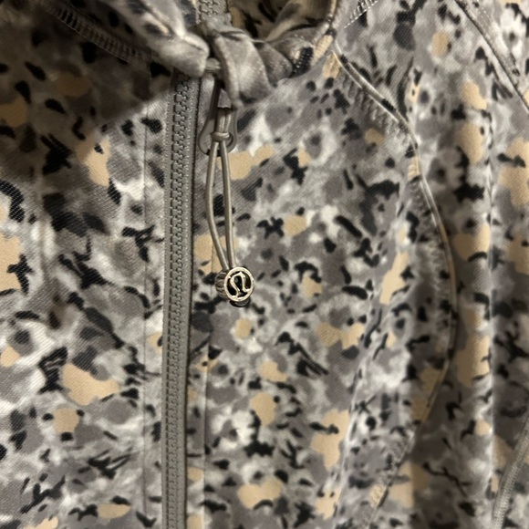 Lululemon Nice Asana Jacket Not So Petite Fleur Silver Spoon/Ambient Grey - Picture 5 of 5